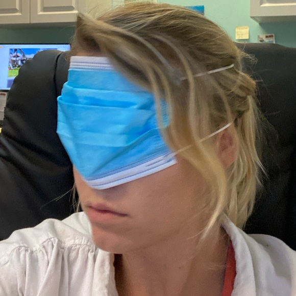 Meet your Posher, Becca - Picture 1 of 1